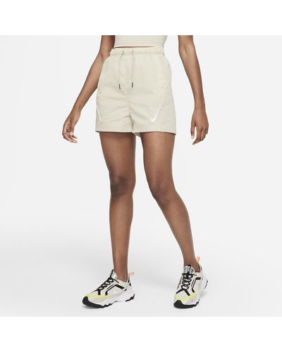 Nike Sportswear swoosh repel w shorts (plus size) rattan/ sail/ sail - Weiß