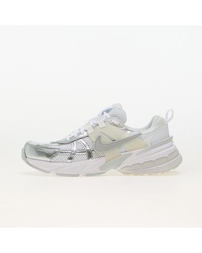 Nike W v2k run white/ metallic silver-platinum tint - Weiß