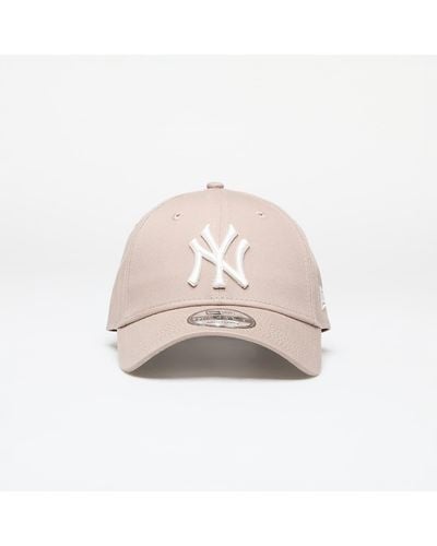 KTZ New York Yankees League Essential 9forty Adjustable Cap Ash / Off White - Pink