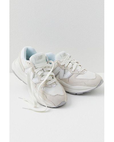 Free People New Balance 2002r Sneakers in Natural | Lyst