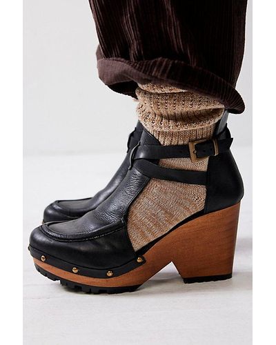 Free People Salida Clogs - Black