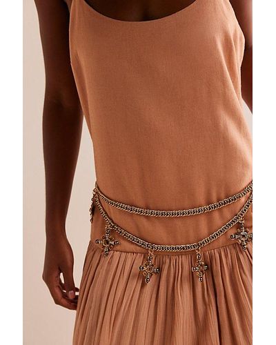 Free People Renaissance Chain Belt At In Baroque - Natural