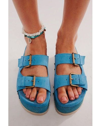 INTENTIONALLY ______ Rule Breaker Monochrome Flatform Sandals - Blue