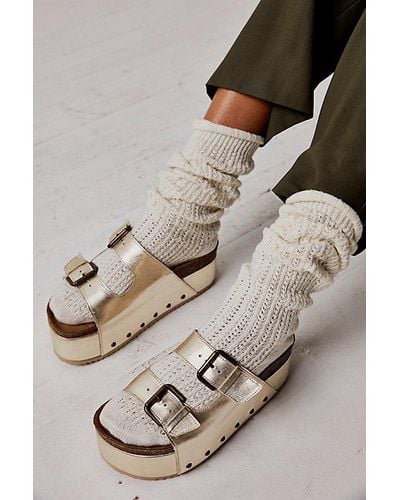 INTENTIONALLY ______ Rule Breaker Flatform Sandals - Grey