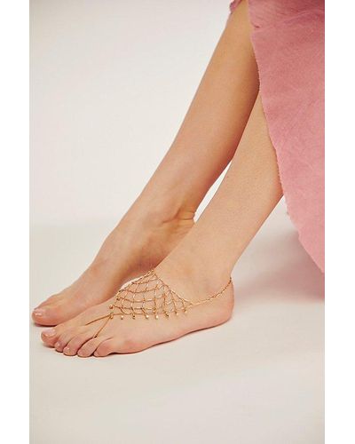 Free People Sienna Foot Chain At In Gold - Natural