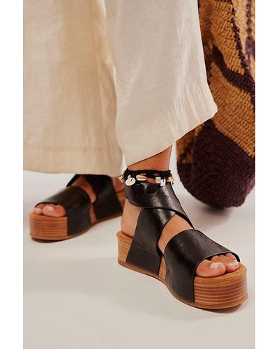 Kelsi Dagger Brooklyn Dunes Buckle Sandals - Brown