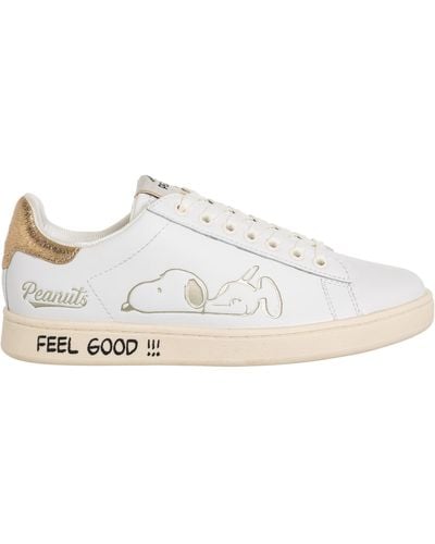 MOA Peanuts Snoopy Gallery Sneakers - White
