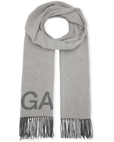 Ganni Fransen-Schal mit Logo - Grau