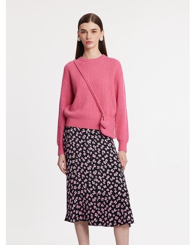 GOELIA Sweater And Floral Printed Skirt Two-Piece Set With Knitted Bag - Pink