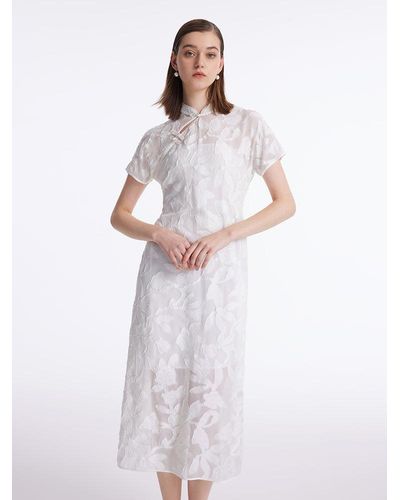 GOELIA 8.5 Momme Mulberry Silk Floral Qipao Midi Dress - White