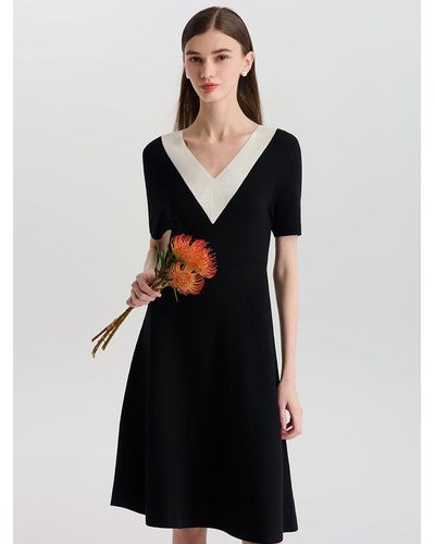 GOELIA Contrast V-Neck Slim Knitted Midi Dress - Black