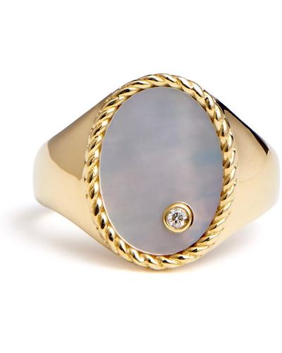 Yvonne Léon Chevaliere Ovale Nacre 9kt Gold Signet Ring - Metallic