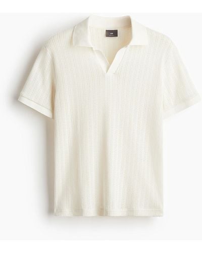 H&M Poloshirt mit Lochmuster in Regular Fit - Weiß