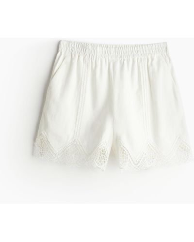 H&M Shorts aus Leinenmix mit Spitzendetails - Weiß