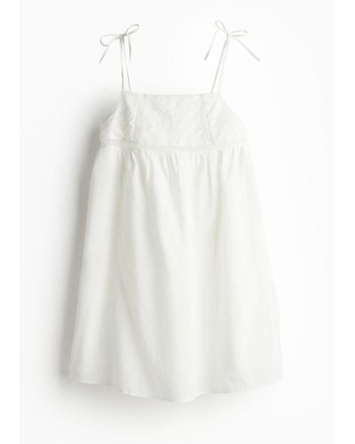 H&M Besticktes Kleid in A-Linie - Weiß