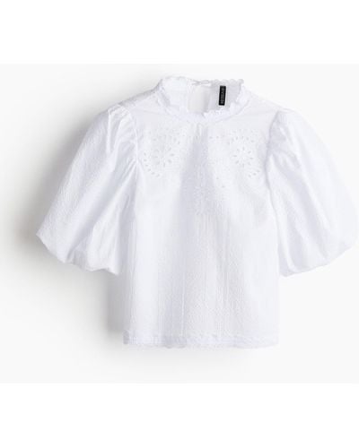 H&M Bluse mit Puffärmeln in Broderie Anglaise - Weiß