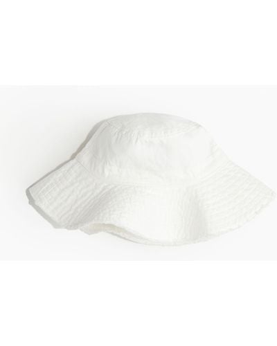 H&M Bucket Hat aus Baumwolle mit Fransenkante - Weiß
