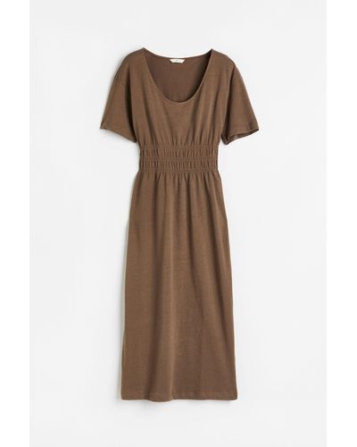 H&M Jerseykleid mit gesmokter Taille - Braun
