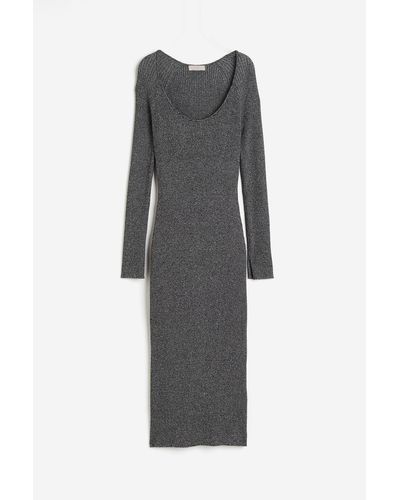 H&M Bodycon-Kleid in Rippstrick - Grau