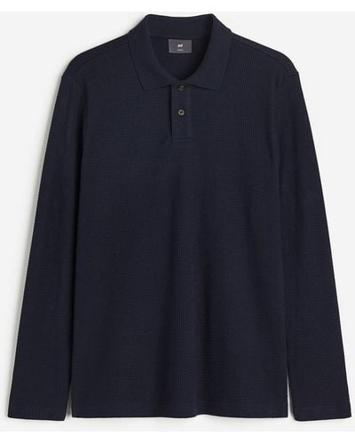 H&M Poloshirt mit Waffelmuster in Slim Fit - Blau