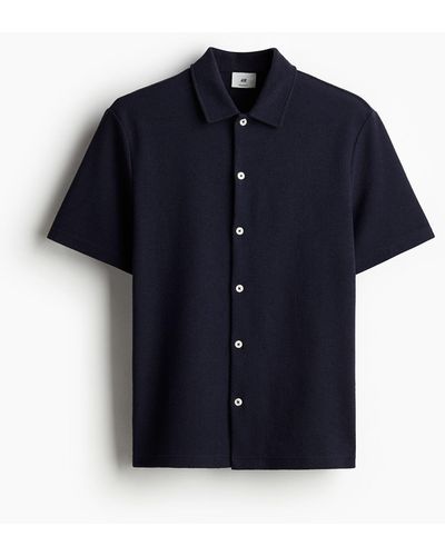 H&M Kurzarmhemd aus Jersey in Regular Fit - Blau