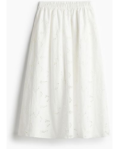 H&M Jupe mit Broderie Anglaise - Weiß
