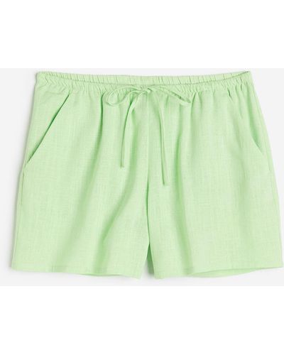 H&M Pull-on-Shorts aus Leinenmix - Grün