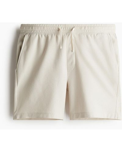 H&M Pikeeshorts in Regular Fit - Weiß