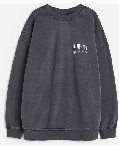 H&M Oversized Sweatshirt mit Print - Grau