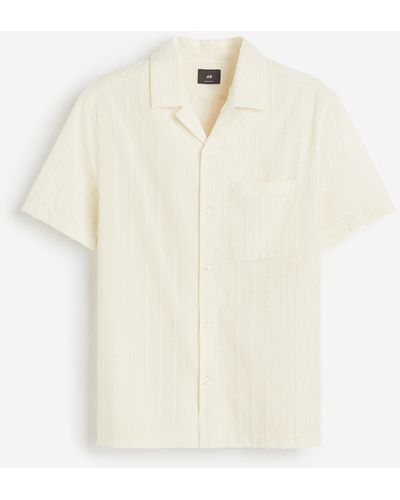 H&M Chemise texturée Regular Fit avec col cubain - Blanc
