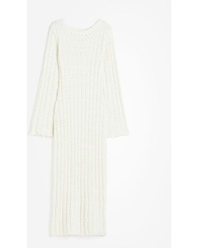 H&M Bodycon-Kleid aus Bouclé-Strick - Weiß