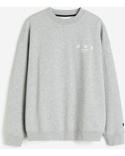 H&M DryMoveTM Sweatshirt mit Printdetail - Grau