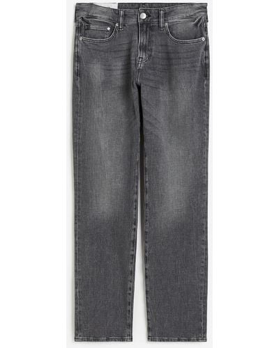 H&M Xfit Straight Regular Jeans - Grau