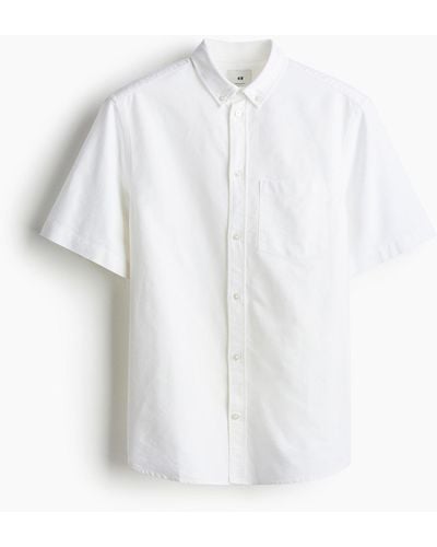 H&M Kurzärmeliges Oxford-Hemd in Regular Fit - Weiß