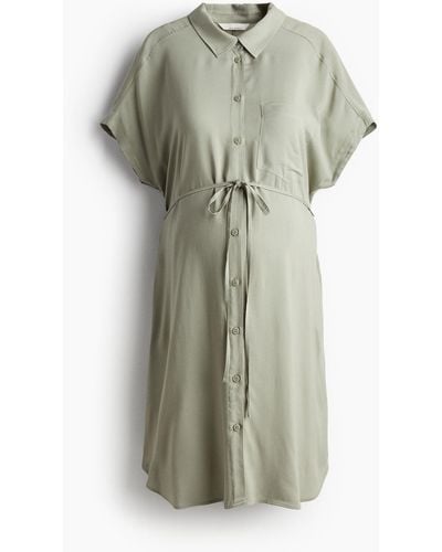 H&M MAMA Blusenkleid mit Bindegürtel - Grün