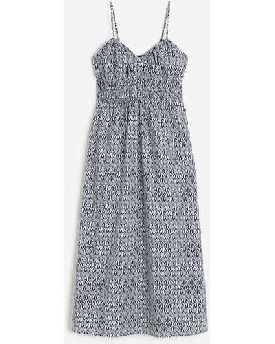 H&M Kleid mit gesmokter Taille - Grau