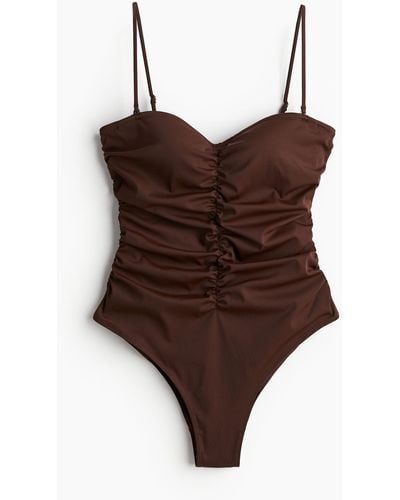 H&M Medium Shape Swimsuit - Braun
