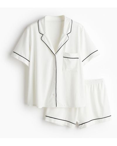 H&M Pyjama mit Oberteil und Shorts - Weiß
