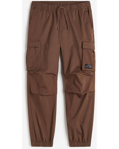 H&M Cargo-Joggpants aus Baumwolle Relaxed Fit - Braun