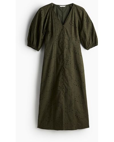 H&M Kleid mit Broderie Anglaise - Grün