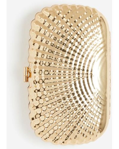 H&M Muschelförmige Clutch aus Metall - Weiß