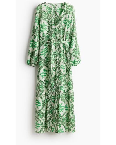 H&M Crêpe-Kleid mit Bindegürtel - Grün