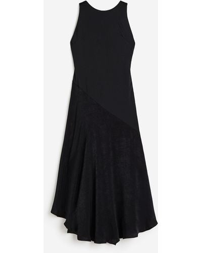 H&M Kleid mit Twistdetail im Rücken - Schwarz