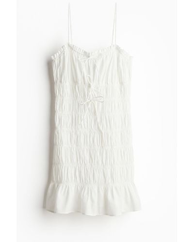 H&M Gesmoktes Bodycon-Kleid - Weiß