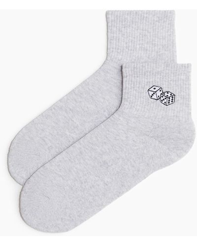 H&M Socken mit Stickmotiv - Weiß