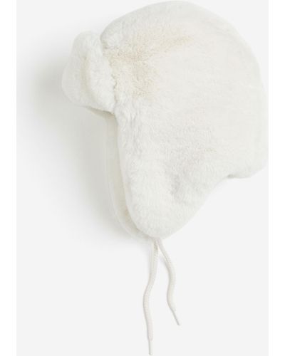 H&M Flauschige Ohrenklappenmütze - Weiß