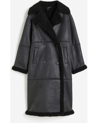 H&M Zweireihiger Mantel mit Teddyfutter - Schwarz