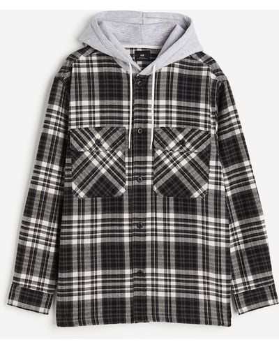 H&M Overshirt mit Kapuze in Relaxed Fit - Schwarz