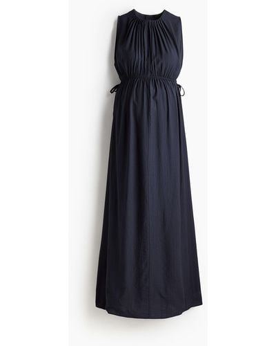 H&M MAMA Kleid mit Plisseedetails - Blau