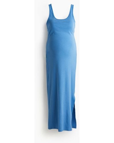 H&M MAMA Geripptes Kleid - Blau